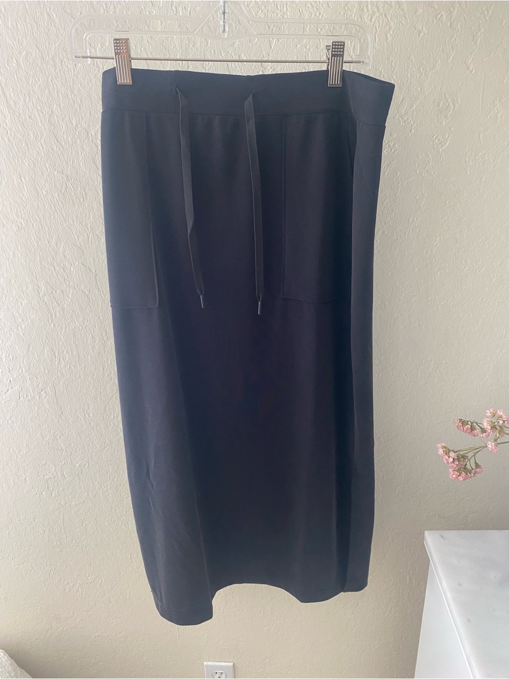 Cozy Earth casual comfort Black Midi Skirt with Drawstring M great condition
